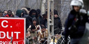 Εβρος: Νέα δύσκολη νύχτα με χιλιάδες συγκεντρωμένους μετανάστες