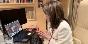 Τηλεδιάσκεψη της Γιάννας Αγγελοπούλου με την πρόεδρο Δημοκρατίας