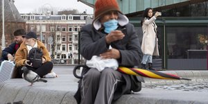 Γυναίκα με μασκα