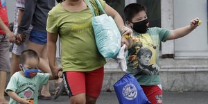 Παιδιά με μάσκες