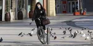 Ποδήλατο στο άδειο Ηράκλειο Κρήτης