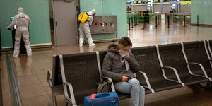 Απολυμάνσεις σε αεροδρόμια για τον περιορισμό εξάπλωσης του ιού