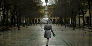 Ερημη πλατεία στην Ισπανία από την ενεργοποίηση της κατάστασης εκτάκτου ανάγκης λόγω κορωνοϊού