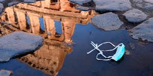 Κορωνοϊός μάσκα στα νερά της Ιταλίας