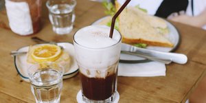 καφές και πρωινό