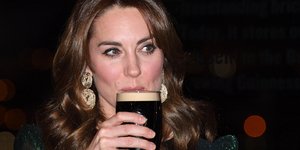 Η Κέιτ Μίντλετον δοκίμασε μπίρα Guinness στην Ιρλανδία