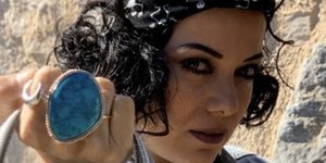 Η Κατερίνα Τσάβαλου σε ρόλο έκπληξη στο Καφέ της Χαράς