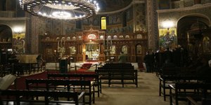 Αδεια καθίσματα στην εκκλησία