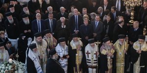 Η εξόδιος ακολουθία του Μητροπολίτη, πρώην Πειραιώς Καλλινίκου