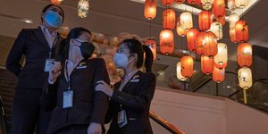 Κινέζες εργαζόμενες με μάσκες