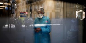 Οι γιατροί στην πρώτη γραμμή της μάχης/Φωτογραφία ΑΡ