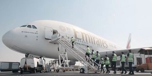 Απολύμανση αεροσκάφους της Emirates λόγω κορωνοϊού