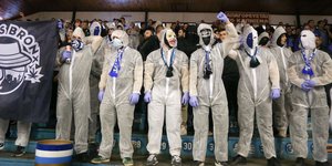Ο κόσμος του Ηρακλή με στολές για τον Κορωνοϊό