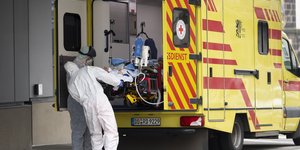 Κορωνοϊός Ιταλία ασθενοφόρο ασθενής