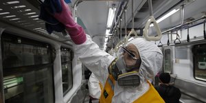 Παγκόσμιος συναγερμός από την εξάπλωση του ιού 