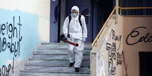 Προληπτικές απολυμάνσεις σε σχολεία λόγω του ιού