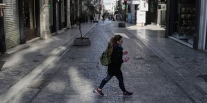 Κλειστά καταστήματα στην Αθήνα λόγω κορωνοϊού