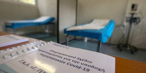 Κρεβάτια σε νοσοκομείο για κορωνοϊό