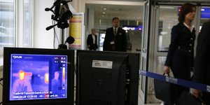 Αφιξη στο αεροδρόμιο και έλεγχος με θερμικές κάμερες για τον κορωνοϊό 