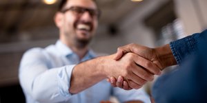 Κορωνοϊός και χειραψία 