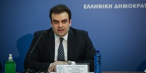 Ο Κυριάκος Πιερρακάκης κάνει δηλώσεις