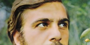 Λάκης Κομνηνός χρωματιστή φωτό