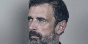 Ο Λεωνίδας Κακούρης μένει σπίτι και περιγράφει τη νέα του καθημερινότητά 