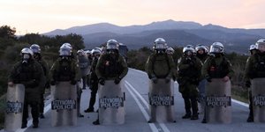 Αστυνομικές δυνάμεις στη Λέσβο λόγω του προσφυγικού