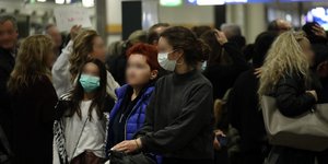 Μαθητές του Κολλεγίου Αθηνών κατά την επιστροφή του στην Ελλάδα