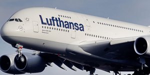 Αεροπλάνο της Lufthansa. Η εταιρεία ακύρωσε δρομολόγια λόγω κορωνοϊού