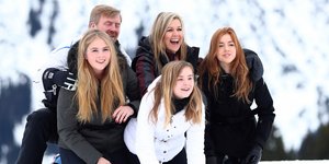 Μάξιμα βασιλιάς και κόρες στα χιόνια