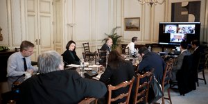 Τηλεδιάσκεψη στο Μέγαρο Μαξίμου λόγω κορωνοϊού