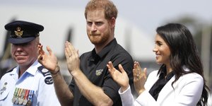 Μέγκαν Μαρκλ και πρίγκιπας Χάρι χειροκροτούν σε εκδήλωση