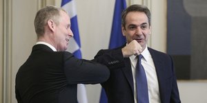 υνάντηση μεταξύ του Πρωθυπουργού, Κυριάκου Μητσοτάκη και του Αντιπροέδρου της Ευρωπαικής Τράπεζας Επενδύσεων, Adrew McDowell