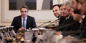 Ο Κυριάκος Μητσοτάκης σε συμβούλιο με περιφερειάρχες