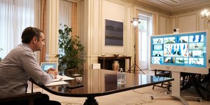 Ο Κυριάκος Μητσοτάκης στην τηλεδιάσκεψη των 27 για τον κορωνοϊό