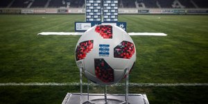 Η μπάλα της Super League