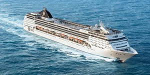 Το κρουαζιερόπλοιο MSC Opera που έδεσε το πρωί στον Πειραιά