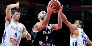 Ο Νικ Καλάθης με τη φανέλα της Εθνικής μπάσκετ