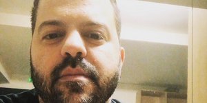 Ο τραγουδιστής Νίκος Απέργης ξέσπασε για τα περιττά κιλά