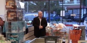 Παπαδημούλης στο σούπερ μάρκετ