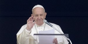 Ο πάπας Φραγκίσκος είναι κρυωμένος και δεν έχει κολλήσει τον κορωνοϊό