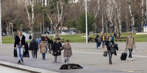 Κόσμος στην παραλία Θεσσαλονίκης 