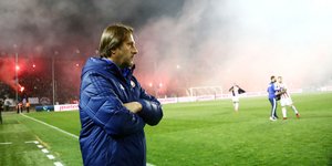 Ο Πέδρο Μαρτίνς με φόντο καπνογόνα στην Τούμπα
