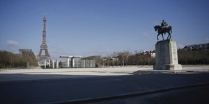 Με πόλη φάντασμα μοιάζει το Παρίσι, μετά τα μέτρα για τον κορωνοϊό στη Γαλλία