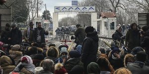 Μετανάστες στα σύνορα με την Ελλάδα