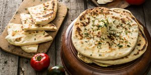 Η συνταγή αφράτης και λαχταριστής πίτας για σουβλάκι
