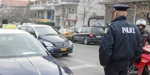 Έλεγχοι της Τροχαίας σε οδηγούς ταξί στη Θεσσαλονίκη