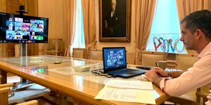 Κορωνοϊός: Τηλεδιάσκεψη Μπακογιάννη με 45 δημάρχους μεγάλων ξένων πόλεων