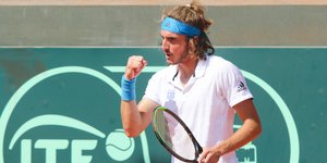 Ο Στέφανος Τσιτσιπάς πανηγυρίζει παλαιότερη επιτυχία του